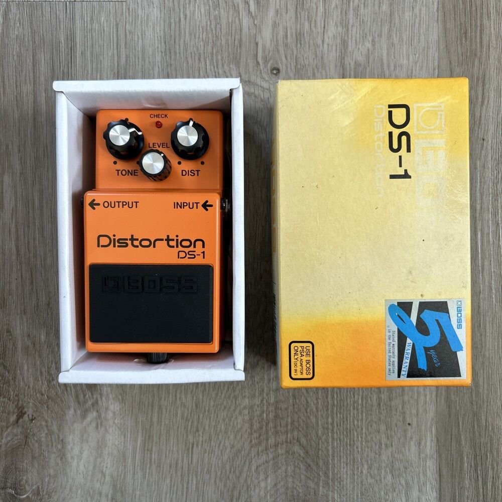 Boss DS-1 Electric Guitar Distortion Effect Pedal Vintage 1994 Taiwan Open Box